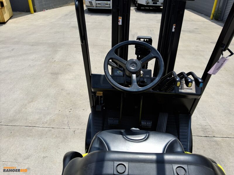 5,000 LB Clark #CGC25, Propane Forklift, 189" lift height, 42" forks, 3 stage mast, side shift, 1023 hours - Image 5