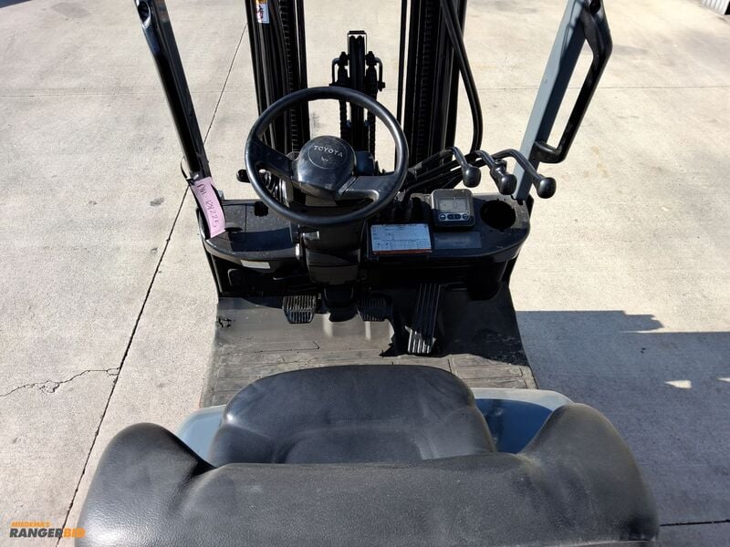 3,500 LB Toyota #8FGCU18, Propane Forklift, 189" lift height, 42" forks, 3 stage mast, side shift, 18226 hours - Image 5