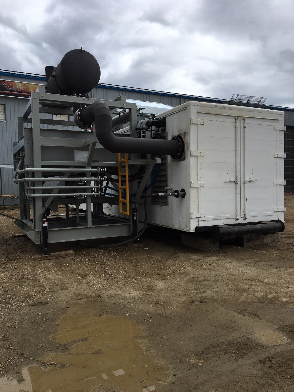 1720 KW MWM #TBG-620, Natural gas generator set, 480 Volts, Deutz TBG 620 V16 engine, 2002 - Image 2