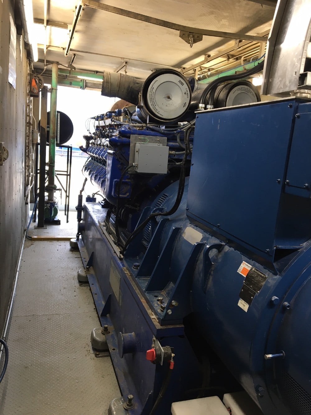 1720 KW MWM #TBG-620, Natural gas generator set, 480 Volts, Deutz TBG 620 V16 engine, 2002 - Image 4