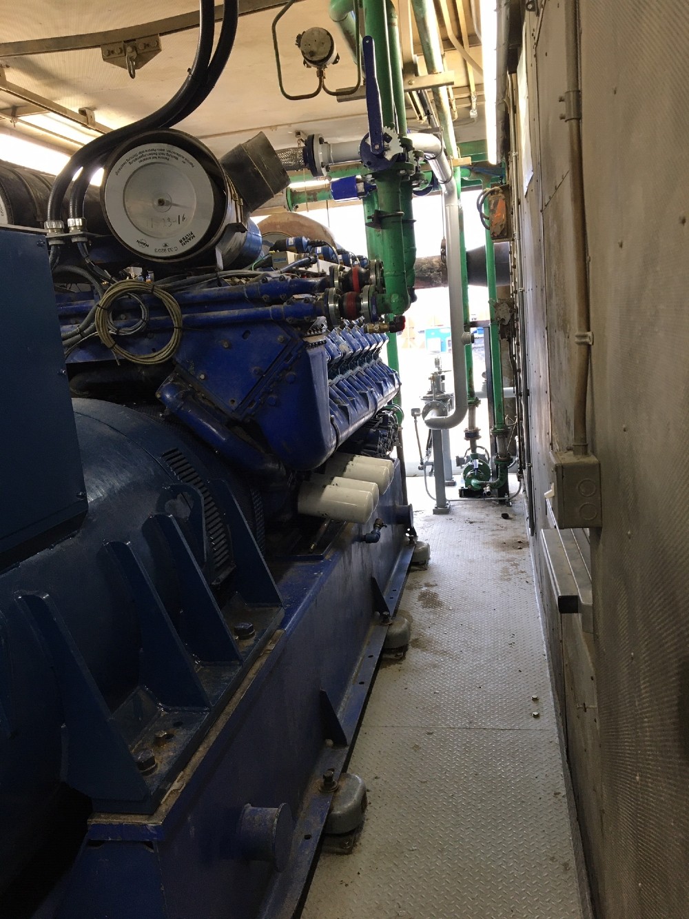 1720 KW MWM #TBG-620, Natural gas generator set, 480 Volts, Deutz TBG 620 V16 engine, 2002 - Image 5