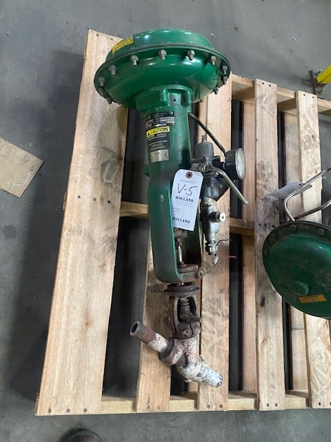 Fisher, Control Valve, Type 667 actuator, size 40, 22.8 bench set, 1-1/8" travel, 0-45 psi operating range - Image 1