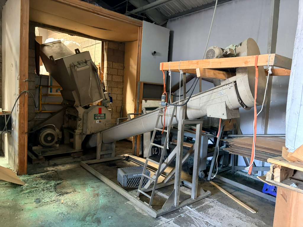 19-7/8" x 19-7/8" Conair Wortex #2028-HD, Plastic Granulator, 3 fly/2 bed knives, conveyor, control panel, 50 - Image 1