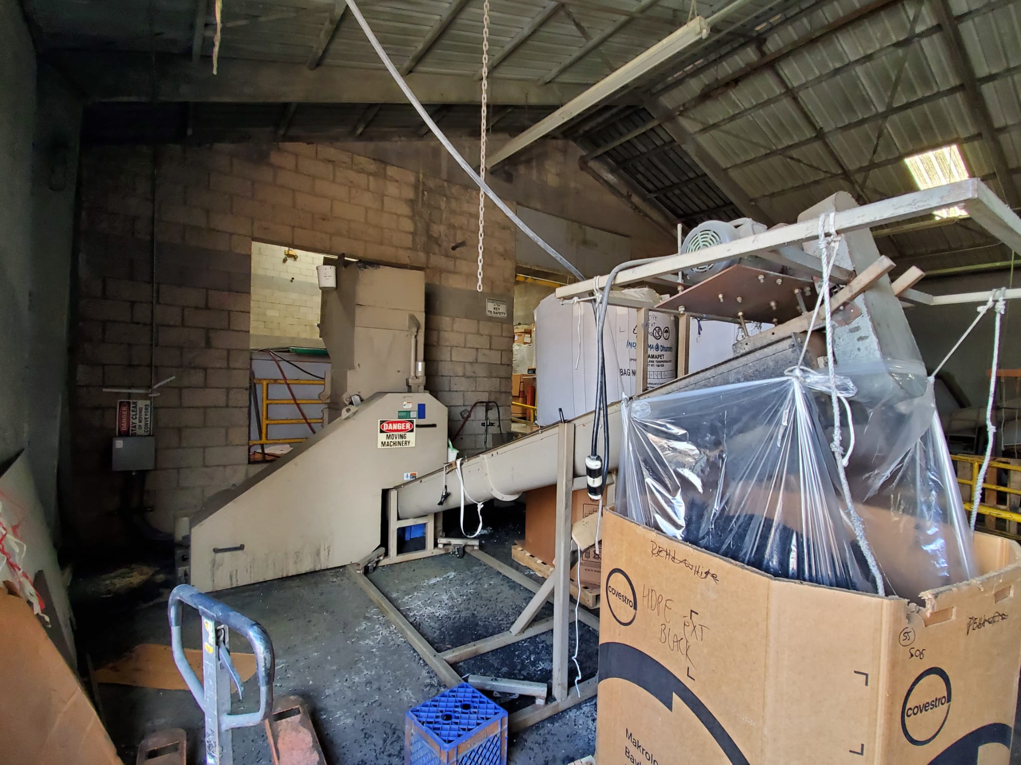 23-1/4" x 27-1/2" Conair Wortex, Plastic Granulator, 5 fly/2 bed knives, conveyor, electrical panel, 120 HP - Image 1