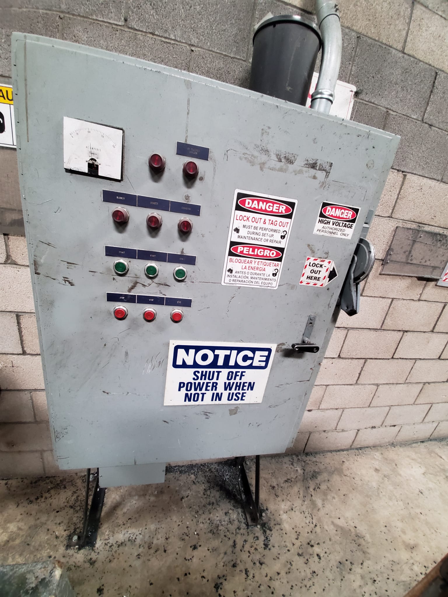 23-1/4" x 27-1/2" Conair Wortex, Plastic Granulator, 5 fly/2 bed knives, conveyor, electrical panel, 120 HP - Image 6
