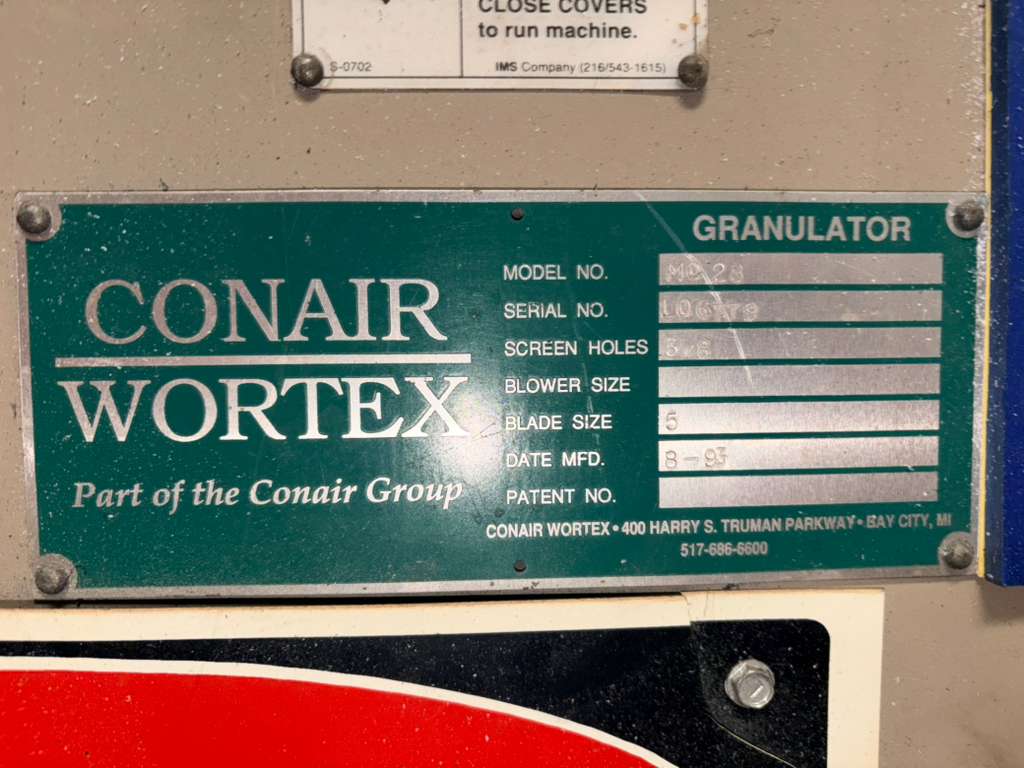 23-1/4" x 27-1/2" Conair Wortex, Plastic Granulator, 5 fly/2 bed knives, conveyor, electrical panel, 120 HP - Image 7