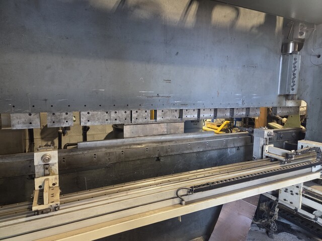 165 Ton, Haco #ERM-36150, CNC Hydraulic Press Brake, 11.8' overall, 122" between housings, 20 HP, 2003 - Image 4