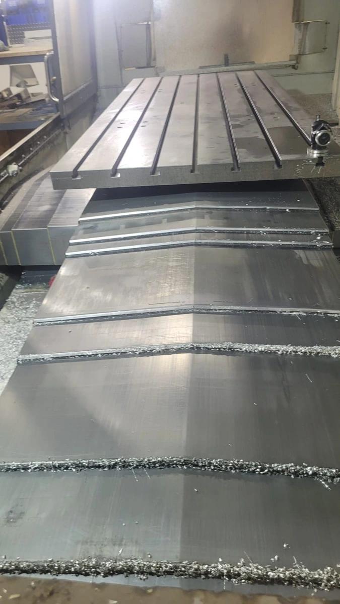 Haas #VF-9/40, CNC Vertical Machining Center, 84" x 36" table, 84" X, 40" Y, 30" Z, 30 HP, 8,100 RPM, CAT 40 - Image 3