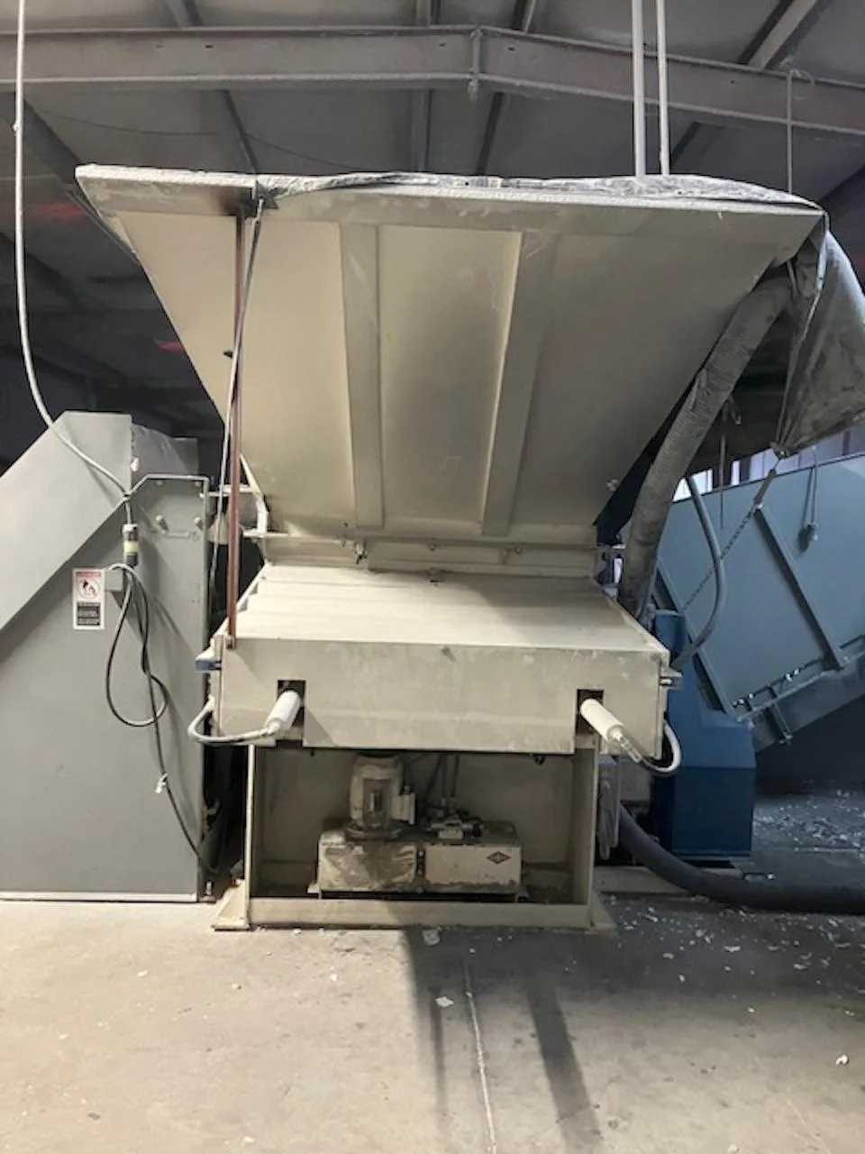 Vecoplan #RG-52, Single Shaft Shredder, 52" x 58" hopper opening, 15" rotor diameter, 37 cutters, hydraulic - Image 1