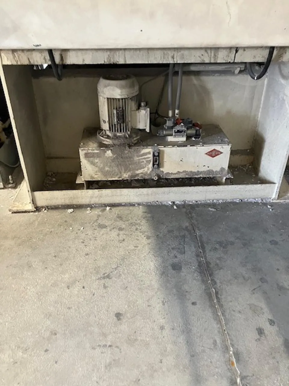 Vecoplan #RG-52, Single Shaft Shredder, 52" x 58" hopper opening, 15" rotor diameter, 37 cutters, hydraulic - Image 3