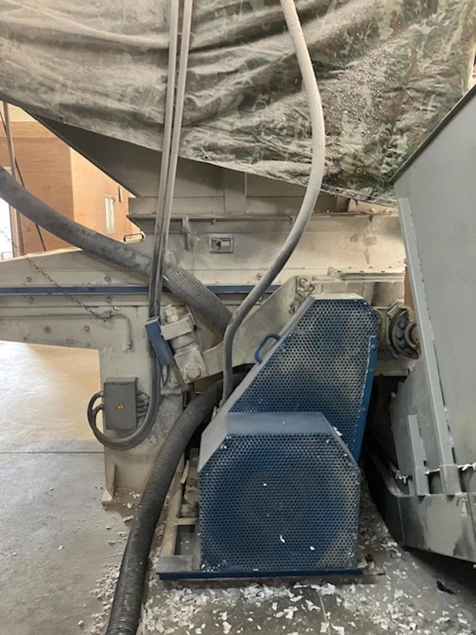 Vecoplan #RG-52, Single Shaft Shredder, 52" x 58" hopper opening, 15" rotor diameter, 37 cutters, hydraulic - Image 4