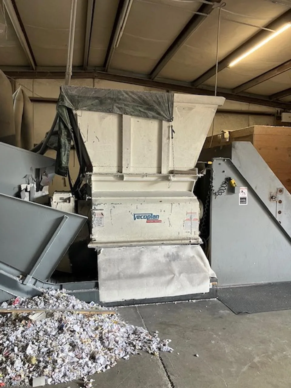 Vecoplan #RG-52, Single Shaft Shredder, 52" x 58" hopper opening, 15" rotor diameter, 37 cutters, hydraulic - Image 5