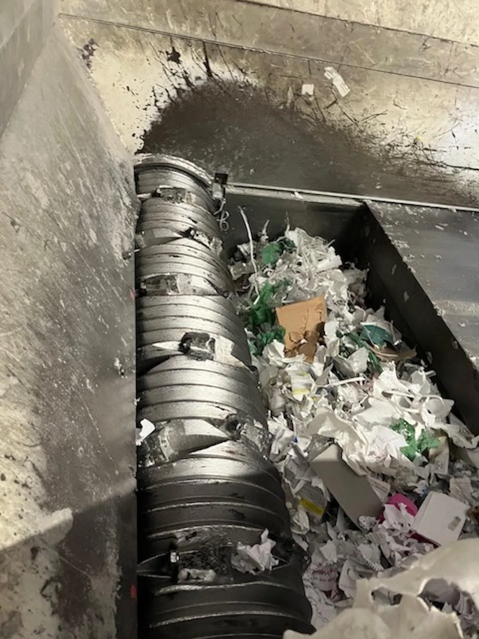 Vecoplan #RG-52, Single Shaft Shredder, 52" x 58" hopper opening, 15" rotor diameter, 37 cutters, hydraulic - Image 6