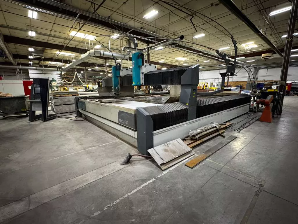 Flow #Mach-500-4060, CNC Waterjet, 13.6' x 20' table, 100 HP Hyperjet pump, 94,000 PSI, dual 5-axis taper - Image 2