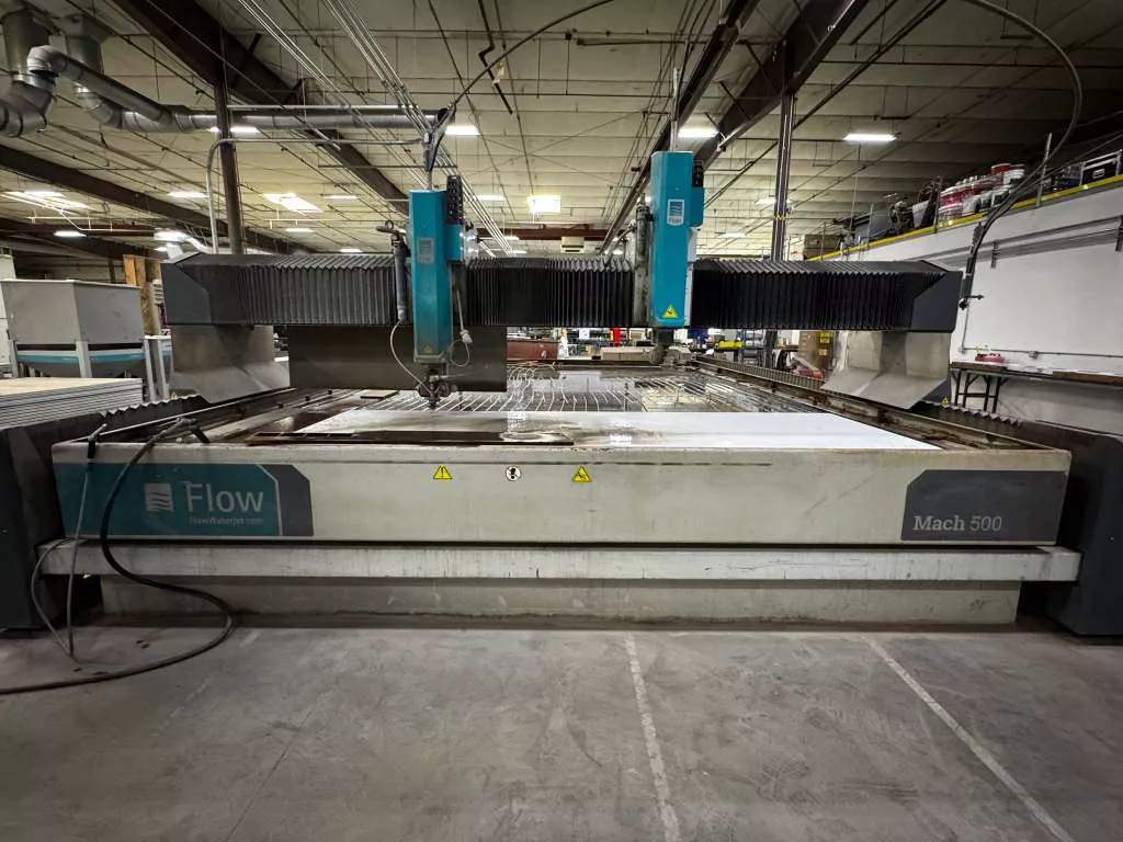 Flow #Mach-500-4060, CNC Waterjet, 13.6' x 20' table, 100 HP Hyperjet pump, 94,000 PSI, dual 5-axis taper - Image 3