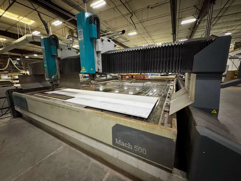 Flow #Mach-500-4060, CNC Waterjet, 13.6' x 20' table, 100 HP Hyperjet pump, 94,000 PSI, dual 5-axis taper - Image 5