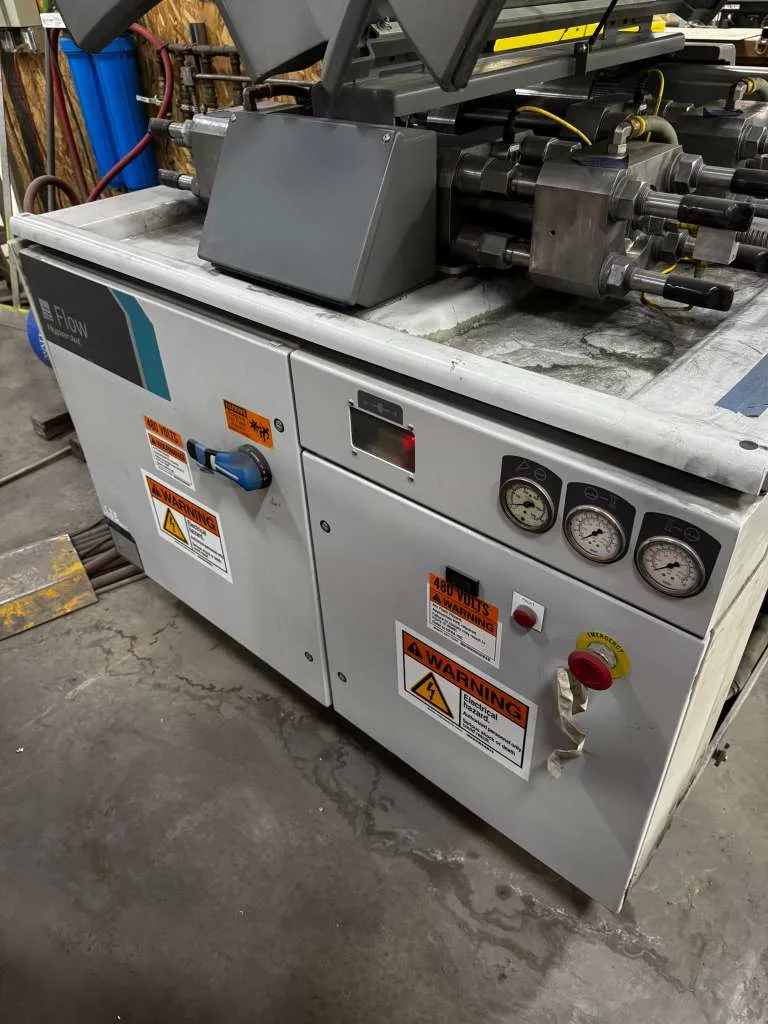 Flow #Mach-500-4060, CNC Waterjet, 13.6' x 20' table, 100 HP Hyperjet pump, 94,000 PSI, dual 5-axis taper - Image 10