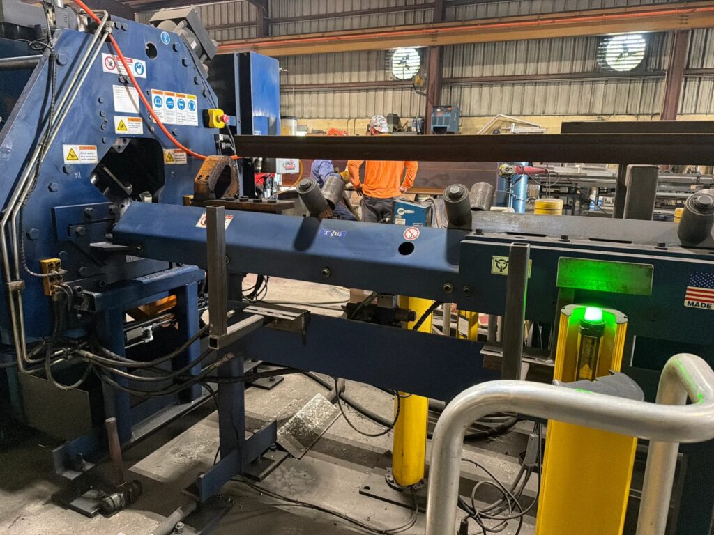 Peddinghaus #Ocean-Clipper-APDS-613/1B, CNC angle line, 6" x 6" x 5/8", 75 ton punch, 100 ton shear, Siemens - Image 4