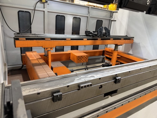 110 Ton, Ermak Power-Bend #PBF-2600-100, CNC Press Brake, 8.3' overall, 86.6" between housing, 10.8" stroke - Image 3