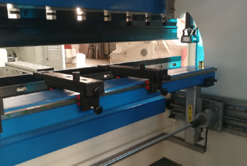 600 Ton, MAQ #WE67K-600/3700, CNC Press Brake, 12' overall, 110.2" between housing, 15.7" throat, 25.2" open - Image 7