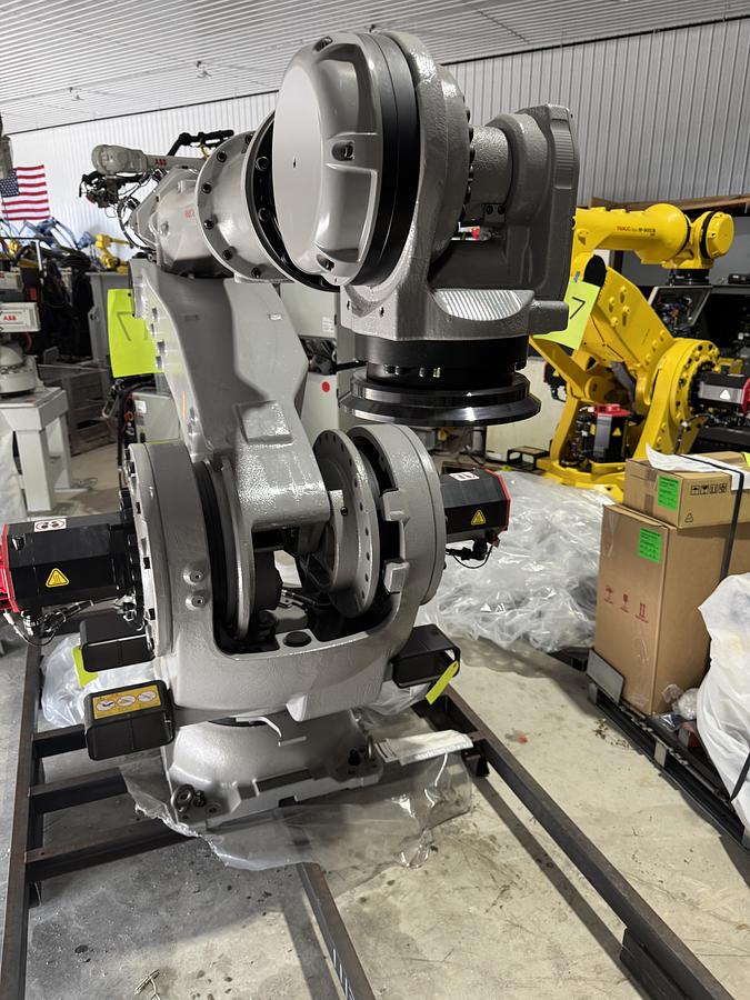 Fanuc, M-900iB/280L, 6-Axis robot, 280 Kg payload, 122.17" reach, teach pendant, R-30iB controller, 2016 - Image 4