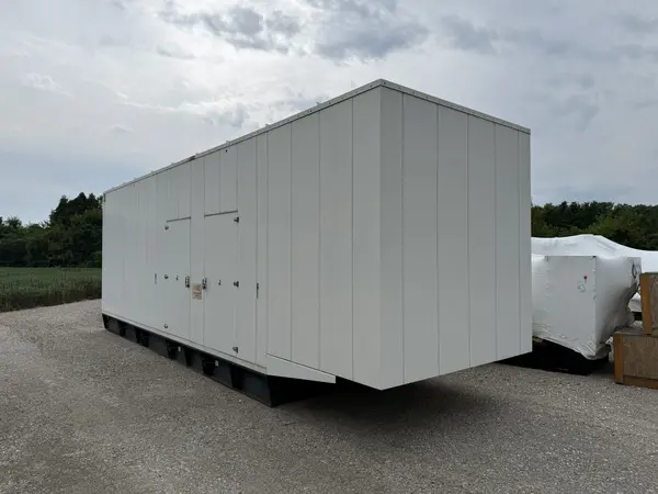 750 KW Caterpillar #C27, Diesel Generator Set, 480 Volts, 1800 RPM, 1375 gallon fuel tank, sound attenuated - Image 4
