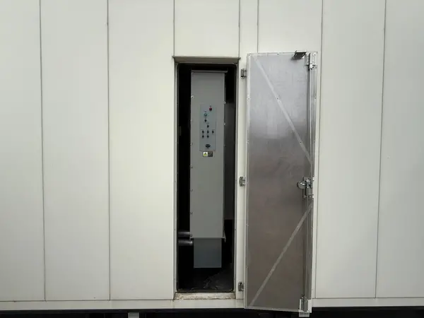 750 KW Caterpillar #C27, Diesel Generator Set, 480 Volts, 1800 RPM, 1375 gallon fuel tank, sound attenuated - Image 5