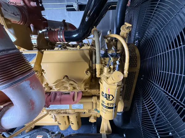 750 KW Caterpillar #C27, Diesel Generator Set, 480 Volts, 1800 RPM, 1375 gallon fuel tank, sound attenuated - Image 10