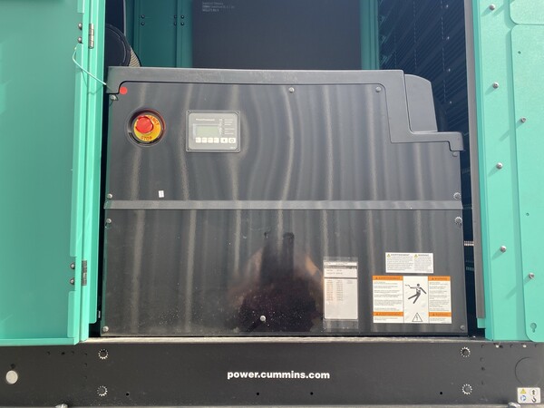 200 KW Cummins #C200D6D, Diesel Generator Set, 120/208 Volts, sound attenuated enclosure, PowerCommand 2.3 - Image 5