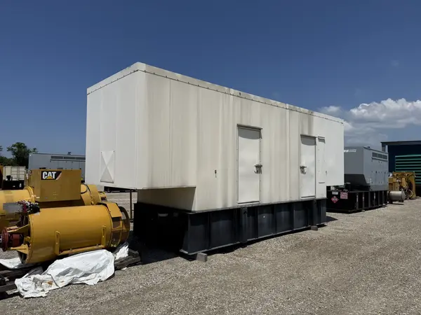750 KW MTU #750RXC6DT, Diesel Generator Set, 480 Volts, 1800 RPM, sound attenuated enclosure, 3500 gallon - Image 2