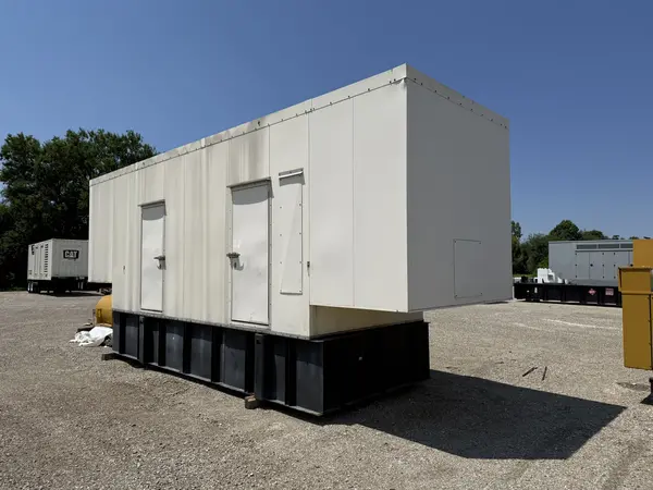 750 KW MTU #750RXC6DT, Diesel Generator Set, 480 Volts, 1800 RPM, sound attenuated enclosure, 3500 gallon - Image 3