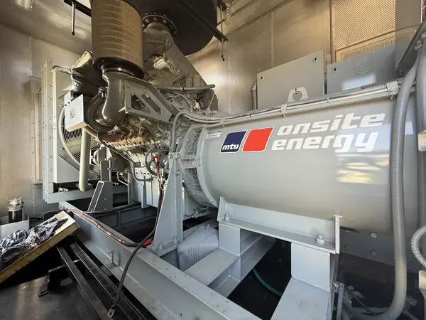 750 KW MTU #750RXC6DT, Diesel Generator Set, 480 Volts, 1800 RPM, sound attenuated enclosure, 3500 gallon - Image 9