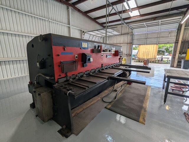 1/4" x 10' Amada #M-3060, Power Squaring Shear, 133.07" knife length, 40" back gauge, 60 SPM, 15 HP, 220/440 - Image 2