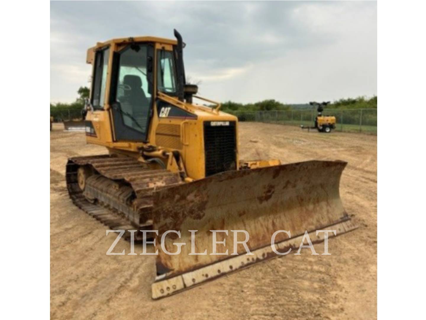 Caterpillar D5G, 6685 hours, S/N: RKG01993, 2005 - Image 2