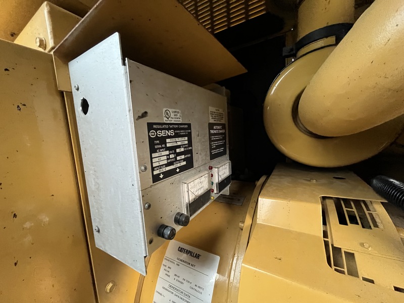 250 KW Caterpillar #3306B, diesel generator set, 120/208 Volts, 3-phase, 450 hours, 1800 RPM, weatherproof - Image 10