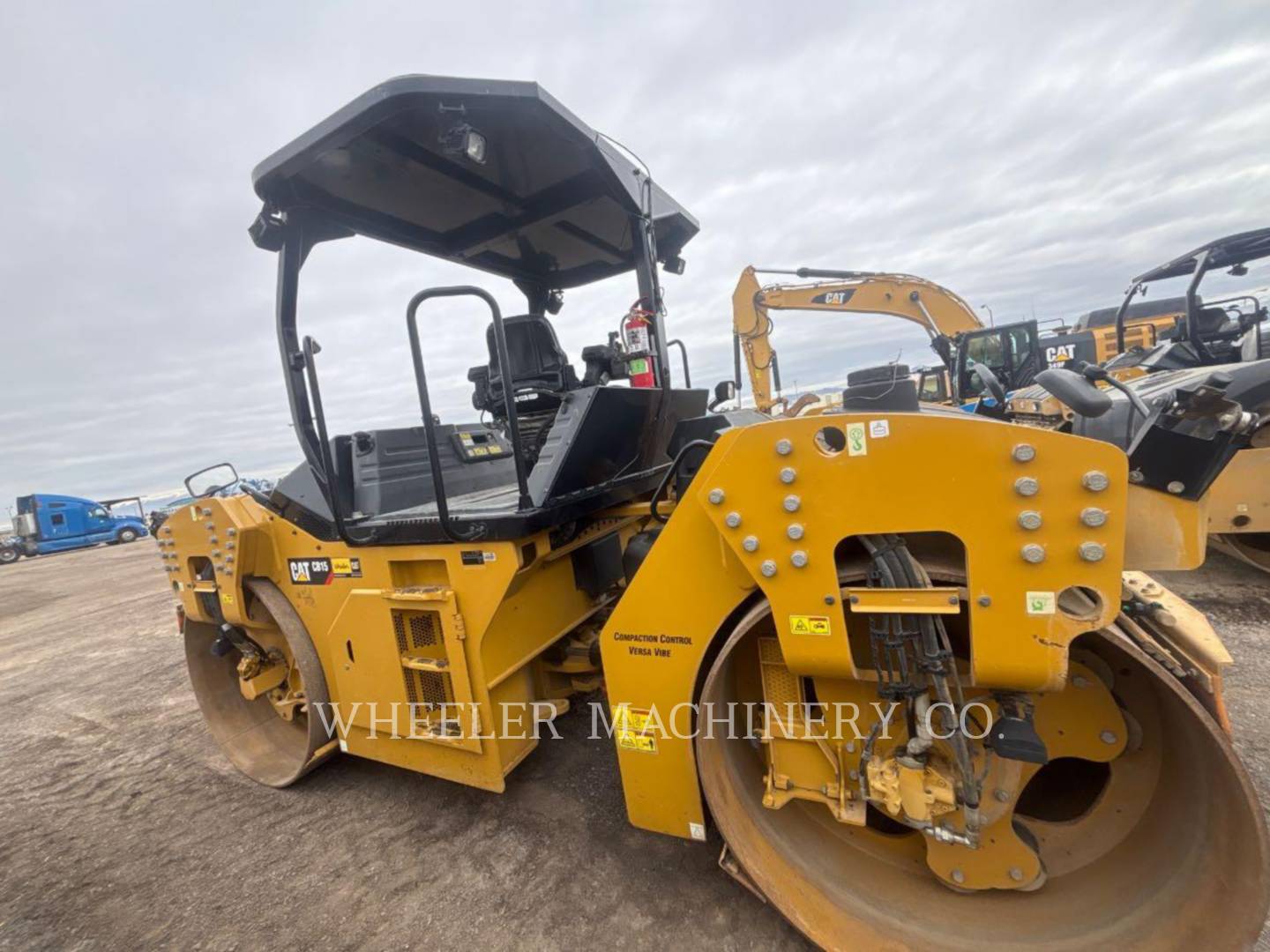 Caterpillar CB15 VV, Twin Drum Roller, 2202 hours, S/N: M9400371, 2021 - Image 6