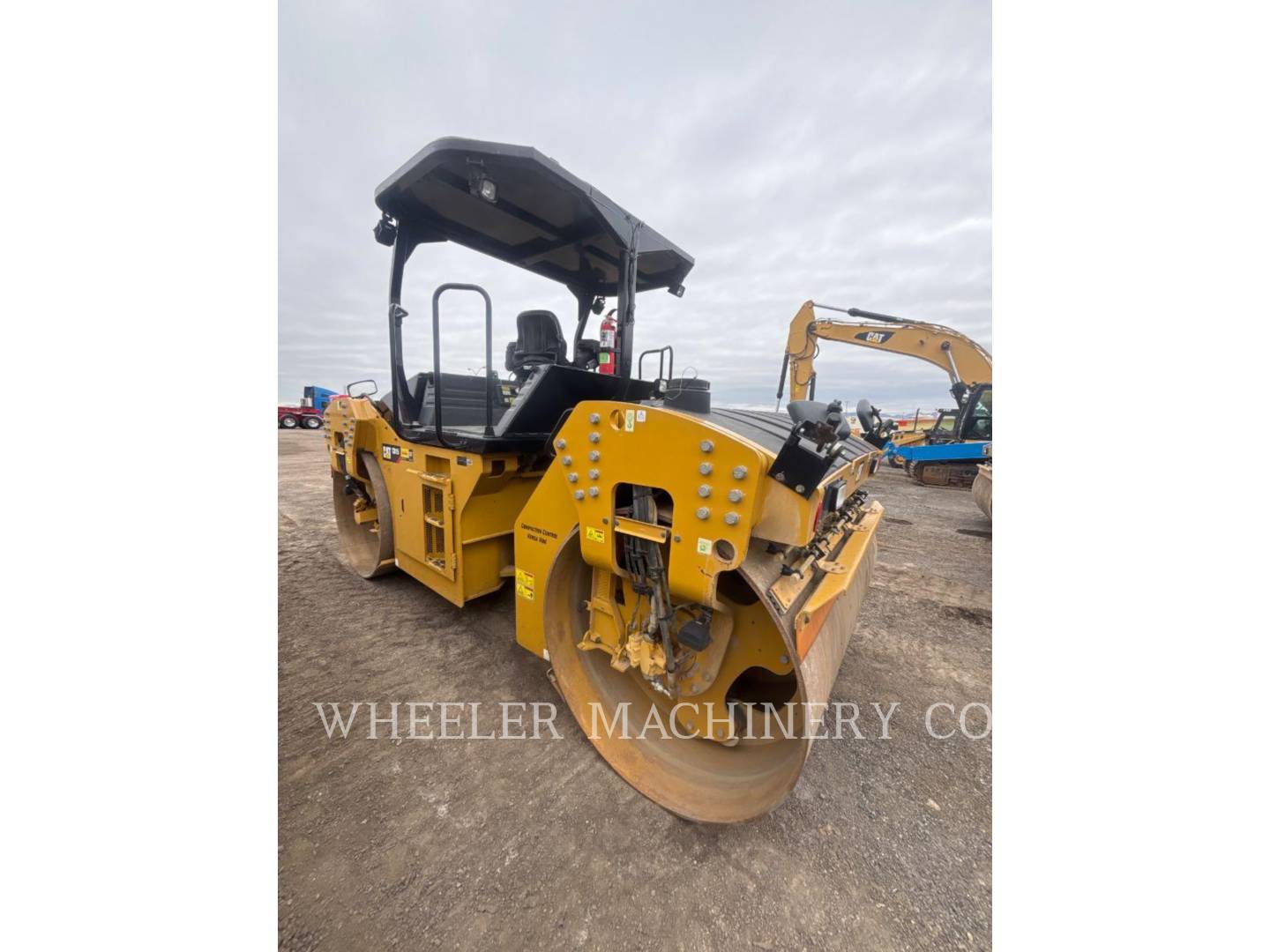 Caterpillar CB15 VV, Twin Drum Roller, 2202 hours, S/N: M9400371, 2021 - Image 8