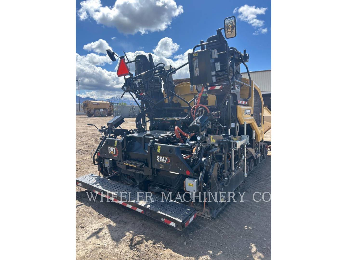 Caterpillar AP555, Asphalt Paver, 409 hours, S/N: 4M600268, 2025 - Image 2