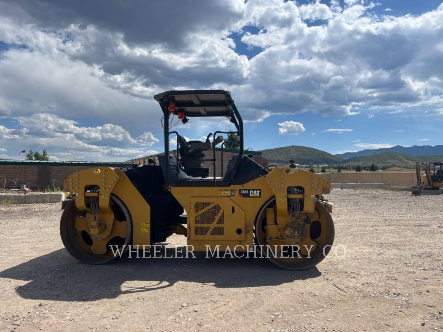 Caterpillar CB15, Twin Drum Roller, 2611 hours, S/N: M9400211, 2019 - Image 2