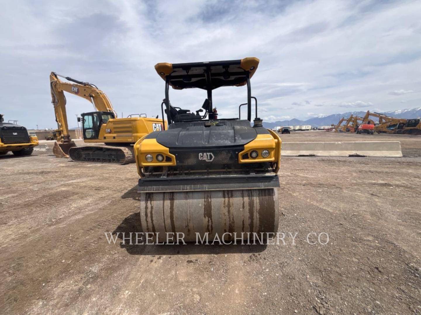 Caterpillar CB10, Twin Drum Roller, 632 hours, S/N: L9R00492, 2023 - Image 4