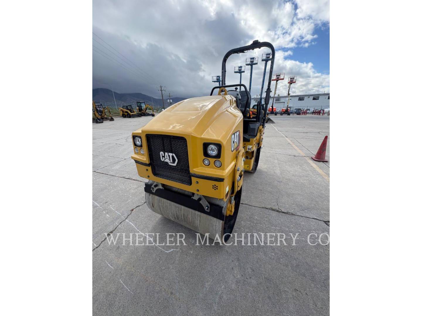 Caterpillar CB2.5 GC, Vibratory Single Drum Smooth, 161 hours, S/N: 64000240, 2023 - Image 3