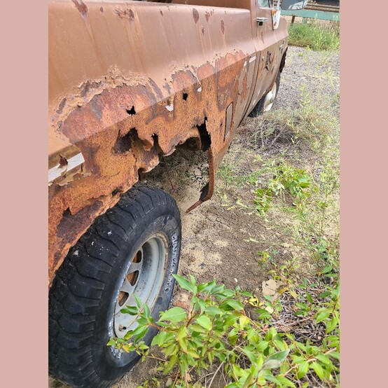 Chevrolet #K10, Custom Deluxe Pickup Truck, 350 V8, 4WD, single cab, 65,634 kms, 6,100 lb. GVWR, 1981 - Image 7