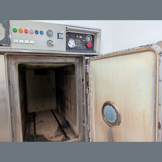 Amsco #Vacamatic-A, Autoclave, 48" L x 24" width x 35.5" H chamber, 23.6 cu.ft. volume, manual controls, 1975 - Image 5