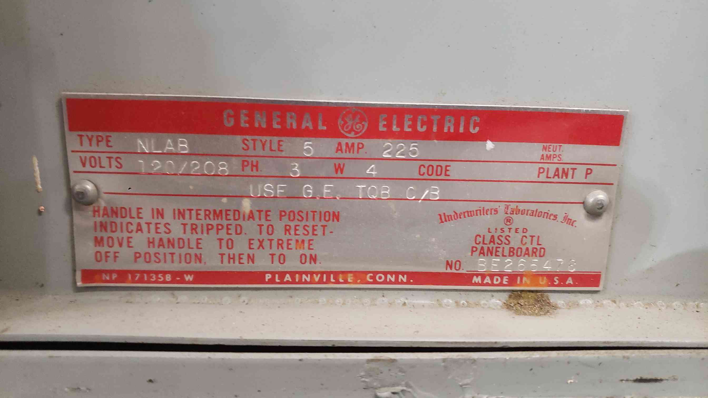 225 Amp. General Electric, NLAB, #BE265478, panelboard, 120/208 Volts, 3 Phase, 35x 20A, 15A TQB breakers - Image 3