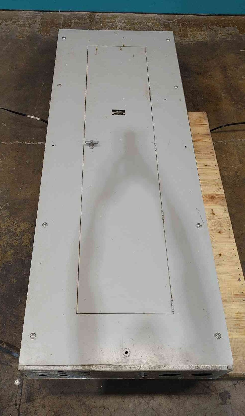 600 Amp. General Electric, CCB, panelboard enclosure, 240 Volts, 3 phase, 14x TED 50A 3-pole breakers - Image 2