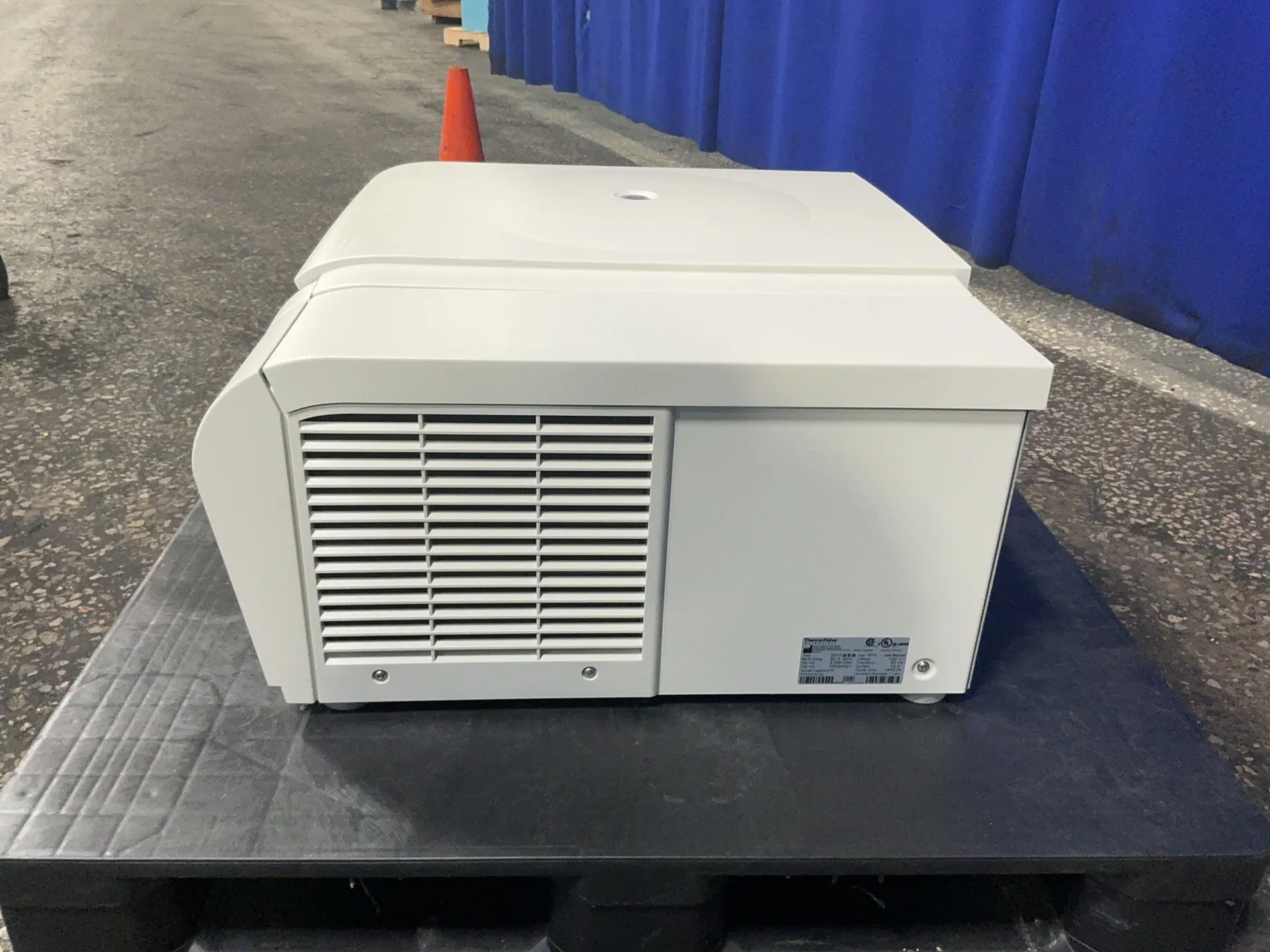 Thermo Scientific #Sorvall-Legend-XTR, Lab Centrifuge, 1400W, R134a, 2015 - Image 1