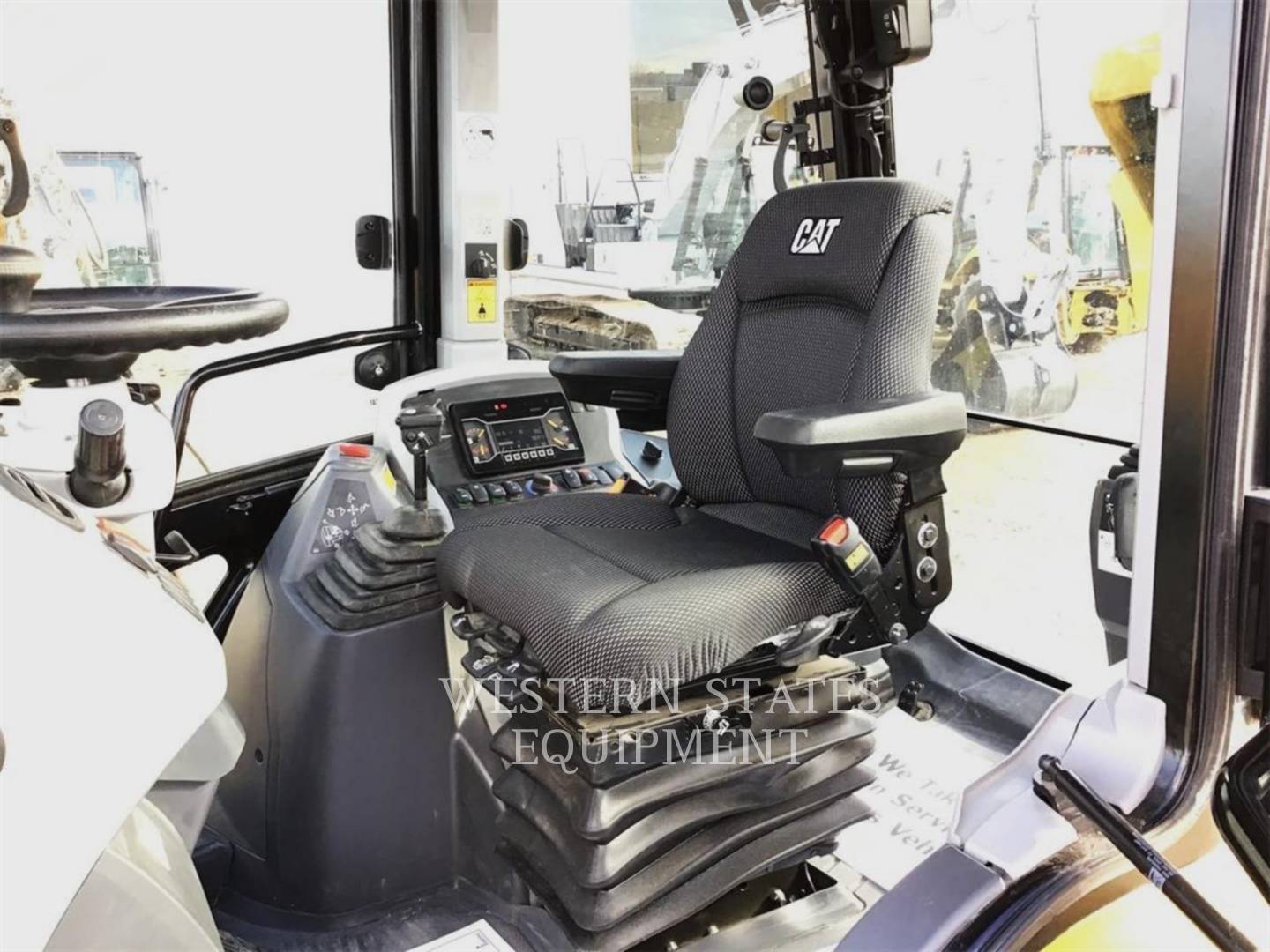 Cat 420, Backhoe Loader, 121 hours, S/N: H8T04748, 2024 - Image 6
