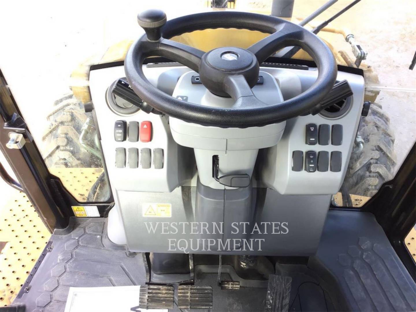Cat 420, Backhoe Loader, 121 hours, S/N: H8T04748, 2024 - Image 7