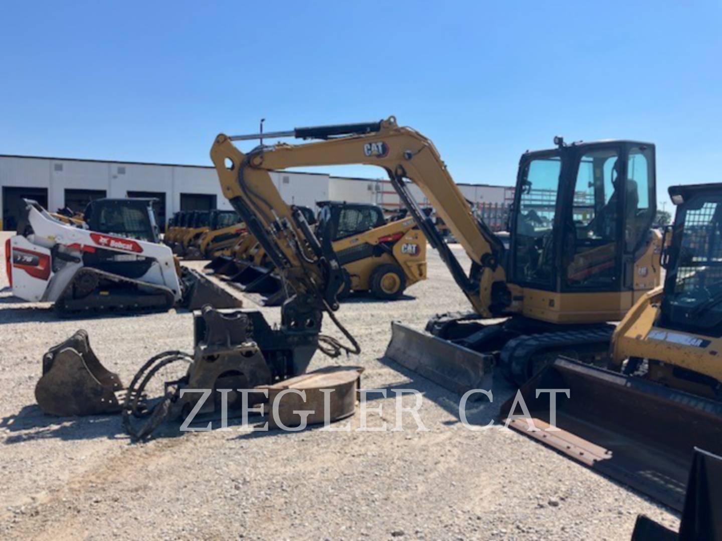 Caterpillar 305, Excavator, 722 hours, S/N: 5G507500, 2025 - Image 2