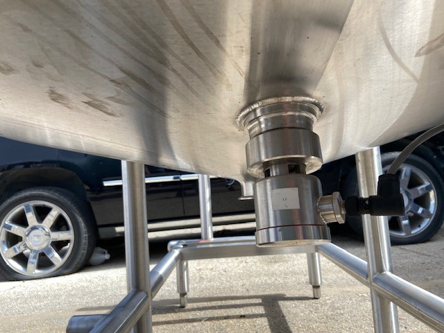 200 gallon Vertical stand mounted multi use Stainless Steel tank - Image 6